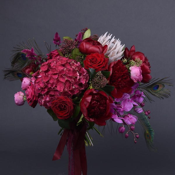 How to Choose the Right Anniversary Flowers for Every Relationship Stage
