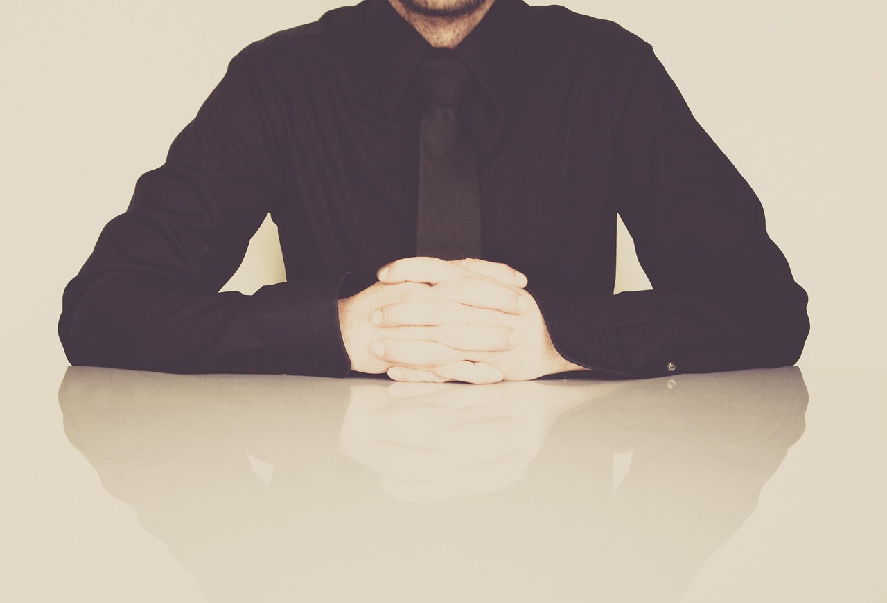 Businessman, office, necktie — Using MetaTrader 4 for Forex Trading Execution and Analysis